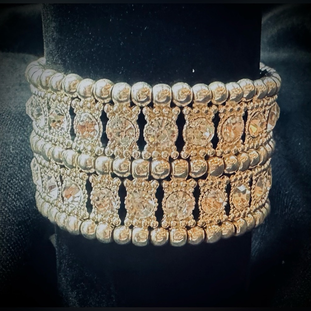 Elegant silver and white Bracelet